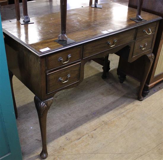 Mahogany writing / dressing table(-)